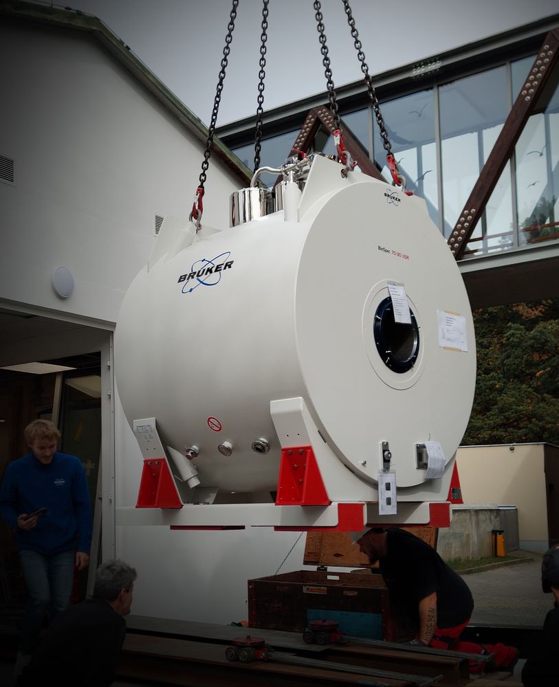 Instalace nového experimentálního MR spektrometru